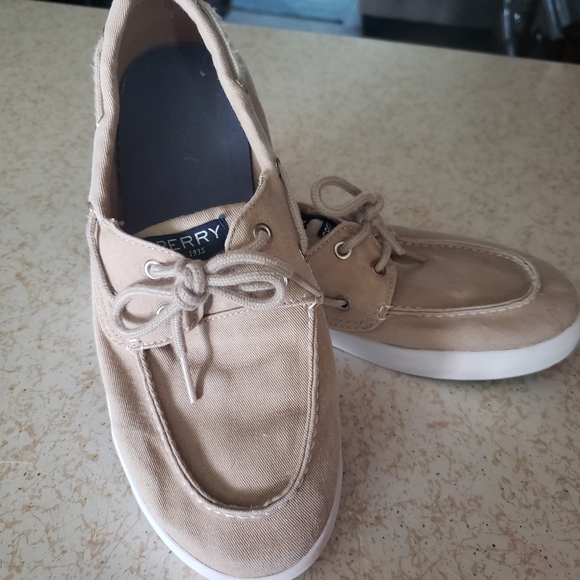 Shoes - Picture 4 of 5